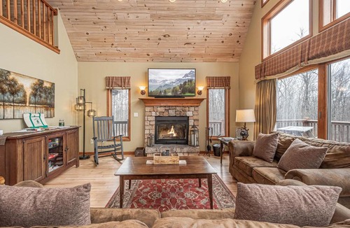 Mountainside House | Lucky 12