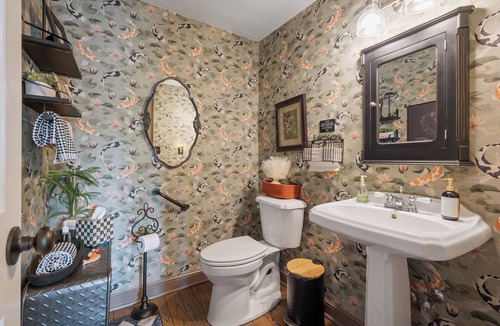 Hudson Bed & Breakfast | Lucy's House c. 1837 - Heart of Downtown Hudson, OH