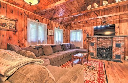 Ludlow House | Ludlow Home w/Hot Tub, Near Okemo Resort!