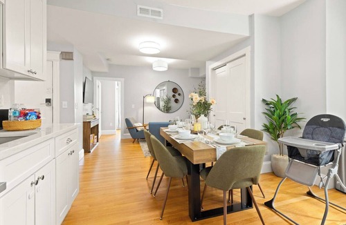 Ward Two Apartment | Lux 4 Bedrooms/2 Bathrooms. Walk to Harvard, T line + Free Parking