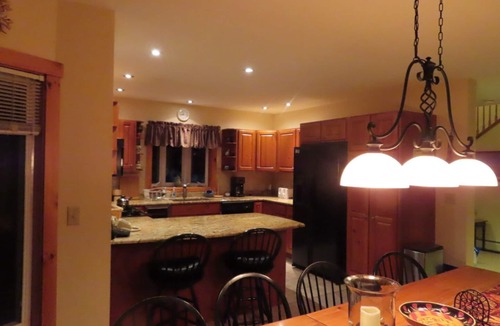 North Troy House | Lux 5BR/4BA V125 Ski I/O, 18-hole Championship Golf, Water Park, pet friendly