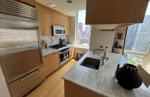Battery Park City Apartment | Lux apartment in Battery Park City with great views, fitness room & roof deck