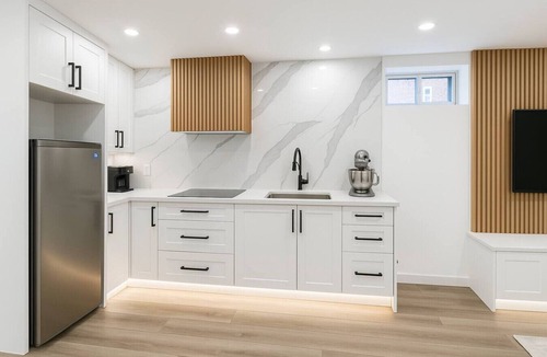 Mount Pleasant House | Lux Basement Apartment Getaway
