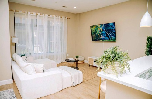 East Cambridge House | Luxe 2BR House Private Entry Free parking