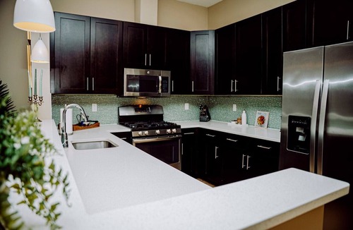 East Cambridge House | Luxe 2BR Townhouse | Free Parking | Private Entry