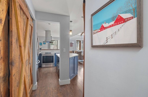 Warren Condo | Luxe 3Bed/2Bath Condo off Sugarbush Access Road