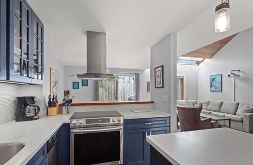 Warren Condo | Luxe 3Bed/2Bath Condo off Sugarbush Access Road