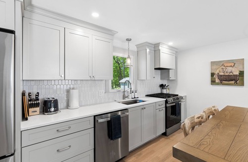 Yarmouth House | Luxe 5 Bed/3 Bath with Game Room & AC