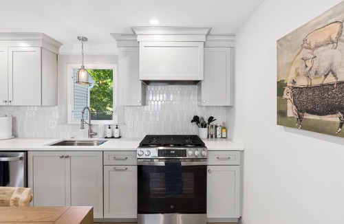 Yarmouth House | Luxe 5 Bed/3 Bath with Game Room & AC