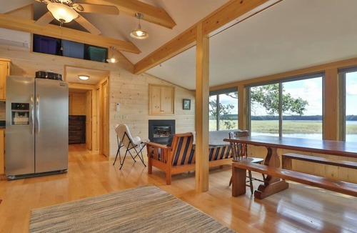 Bowdoinham Cabin | Luxe Bayfront Cabin w/Stunning Views & Shared Dock- Ideal for Hunting & Fishing