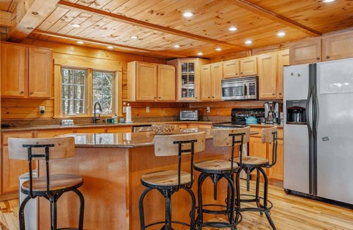 West Hartford House | Luxe Log Cabin with Game Room & Club Access