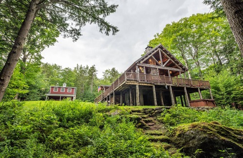 Wilmington Cabin | LUXE LOG CABIN WITH HOT TUB, STEAM ROOM, SAUNA!