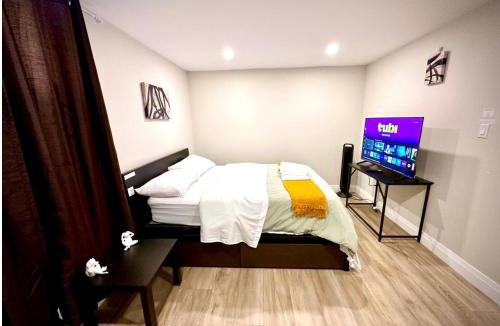 Rosemount Apartment | Luxurious 1-Bedroom, 1-Bathroom Suite Near Fairview Mall & Waterloo Airport no Pet allowed