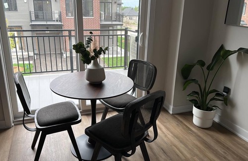 Ottawa Division House | Luxurious 2 bedroom house.Close to amenities, airport,downtown and EY centre.