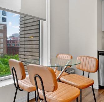 Fort Point Apartment | Luxurious 3 Bedroom Apartment in Seaport