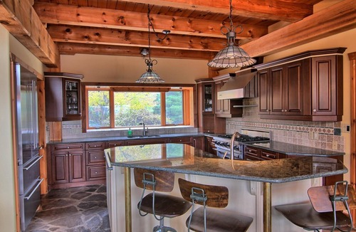 Terra Nova House | Luxurious 5 bdrm,4 bath farmhouse in Mulmur!4 Season Country Getaway!Swim & Ski!
