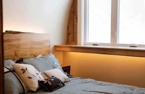 Springvale Cabin | Luxurious and Carbon Neutral Hobbit House with Private Hot Tub in Springvale, Maine, Perfect for a Relaxing Weekend Getaway