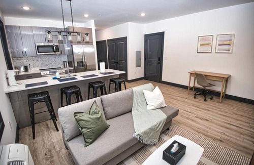 West New York Apartment | Luxurious and Spacious Apt with Parking 20 min to NYC
