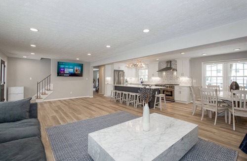 Avon Lake House | Luxurious and Spacious House—Hot Tub and EV charger