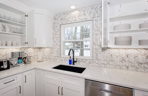 Avon Lake House | Luxurious and Spacious House—Hot Tub and EV charger