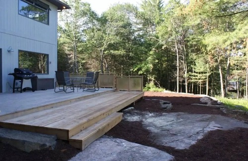 Burleigh Falls House | Luxurious lake house, sunset views and Muskoka room