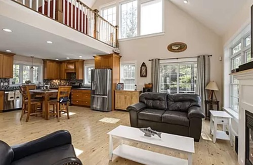 East Wakefield House | Luxurious Lakefront Home on the sparkling Balch Lake with spectacular waterviews