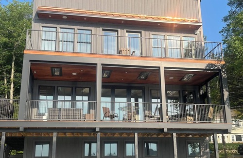 Fitzwilliam House | Luxurious Lakefront 3-bedroom house in Fitzwilliam on Laurel Lake