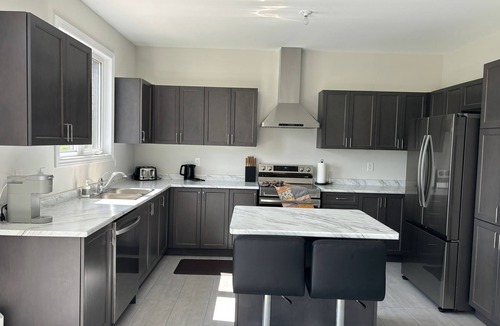 Orillia House | Luxurious New-Built Retreat Near 3 Beautiful Lakes