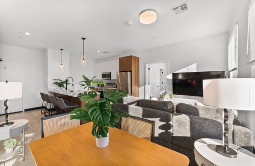Everett Apartment | Luxury 2bd/2ba near Boston n4uf