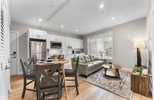 Prospect Hill Apartment | Luxury 2bd/2ba near Cabmridge rmv4
