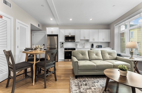 Prospect Hill Apartment | Luxury 2bd/2ba near Cabmridge h9c3