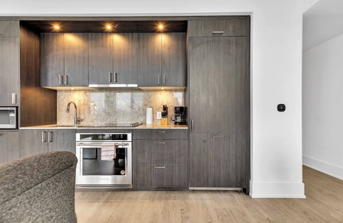 Wellington Place Condo | Luxury 2BR/2BA at The Well | Pool, Gym & Downtown Views