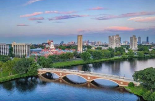 East Cambridge Apartment | Luxury 2BR Apartment with Pool, Balcony & Parking