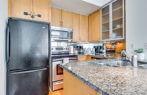 Bloor-Yorkville Condo | Luxury 2BR Condo in Yorkville with Parking!