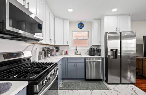 Constable Hook Apartment | Luxury 3 BDR, Newly Renovated, Free Parking Near NYC, Statue of Liberty