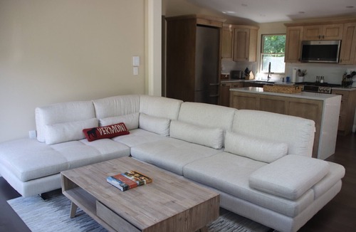 Ludlow House | Luxury 3BR Cabin 5 min Drive to Okemo and on Ski Shuttle Route