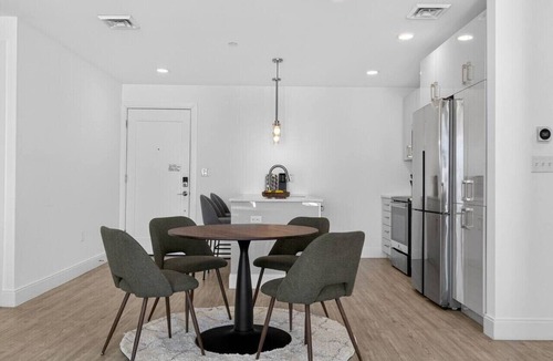 Allston Apartment | Luxury 3BR | Free Parking | Harvard/BU | ROKU TV