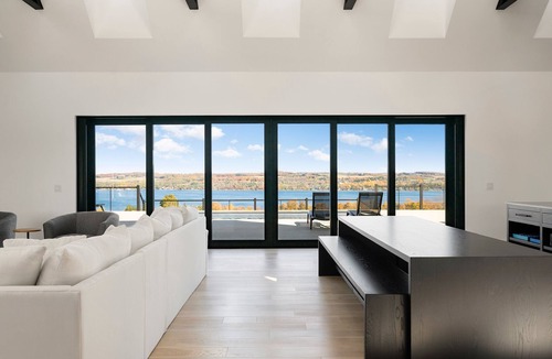 Skaneateles House | Luxury 6 Bed Black House Adult Only Retreat in Skaneateles — Spacious & Stylist