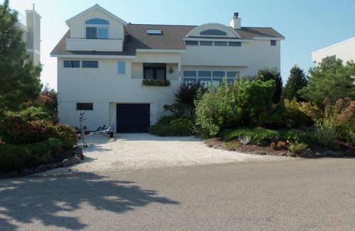 High Bar Harbor House | Luxury 6 bedroom bayfront home: pool, sleeps 14 Aug. 15 - Labor Day: Discounted