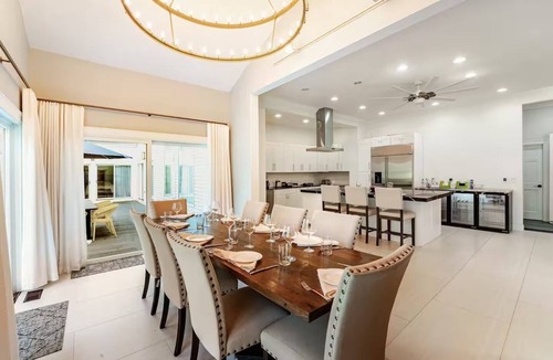 Norwalk Villa | Luxury 6 Bedrooms House