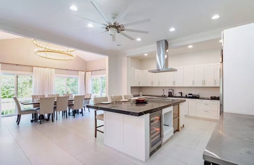 Norwalk Villa | Luxury 6 Bedrooms House