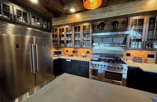 Treasure Lake Cabin | Luxury 7BR Lakefront Log Lodge; Sleeps 18