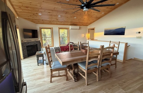 Wilmington House | Luxury Adirondack Retreat Near Whiteface Sleeps 13, Hot Tub, Fire Pit, Views