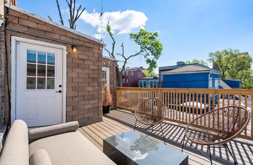 The Heights Apartment | Luxury and Modern Apt with Patio only 10 Min to Times Square