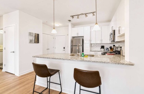Downtown Apartment | Luxury Apt Downtown with Pool & Gym