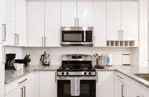 Downtown Apartment | Luxury Apt Downtown with Pool & Gym
