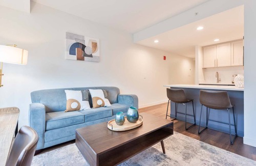 East Cambridge Apartment | Luxury Apt Near Kendall Square with Courtyard