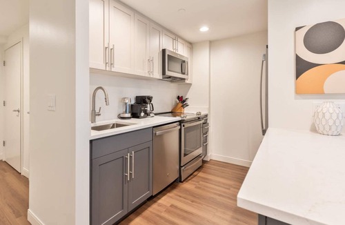 East Cambridge Apartment | Luxury Apt Near Kendall Square with Courtyard