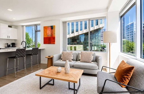 East Cambridge Apartment | Luxury Apt | Terrace with Grills & Lounge