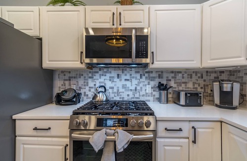 Atlantic City House | Luxury Beachside Vacation Getaway -OceanView, King beds, Steps to beach, Casino